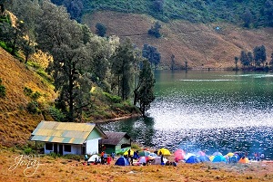 Ranu kumbolo is a lake on the way up to the top of mt semeru